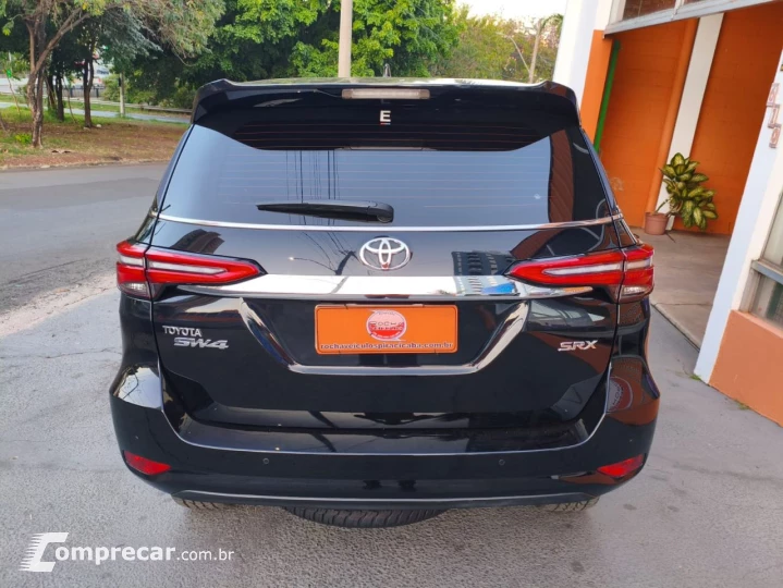 Hilux SW4 2.8 4P SRX 4X4 7 LUGARES TURBO DIESEL AUTOMÁTICO