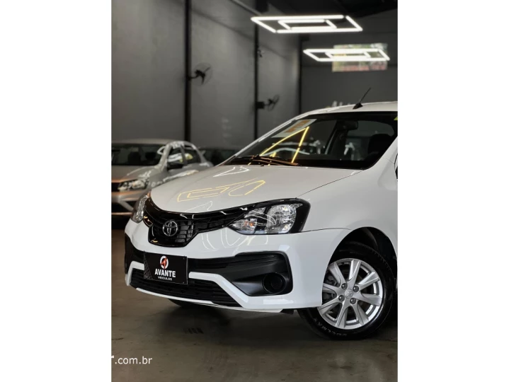 ETIOS 1.5 X PLUS SEDAN 16V FLEX 4P AUTOMÁTICO