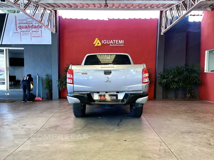 L200 TRITON 2.4 16V TURBO DIESEL OUTDOOR GLS CD 4X4 AUTOMÁTI
