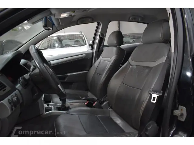 VECTRA SEDAN - 2.0 MPFI ELEGANCE 8V 4P MANUAL