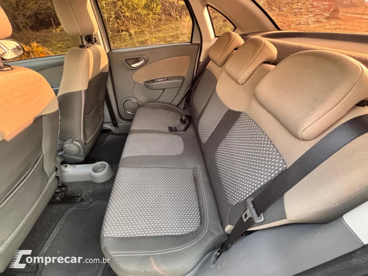 Grand Siena Essence 1.6 16V (Flex)