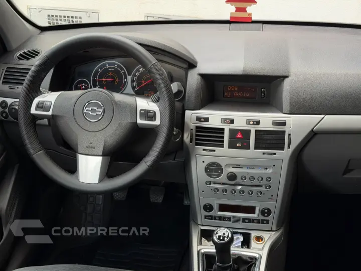 VECTRA 2.0 MPFI Elegance 8V