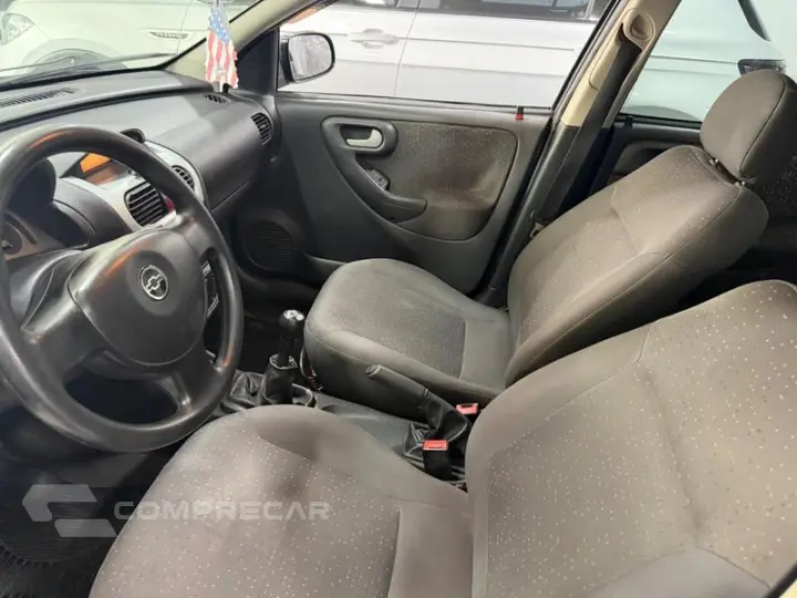 CORSA SEDAN PREMIUM