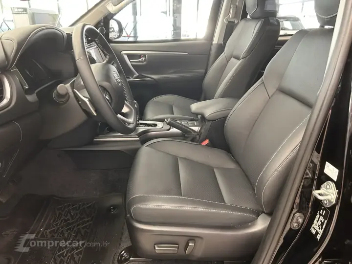 HILUX SW4 2.8 D-4D TURBO SRX PLATINUM 7L 4X4 AUTOMÁTICO