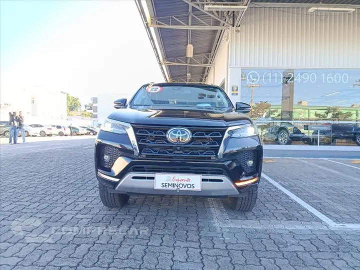 HILUX SW4 2.8 D-4D TURBO DIESEL SRX 7L 4X4 AUTOMÁ