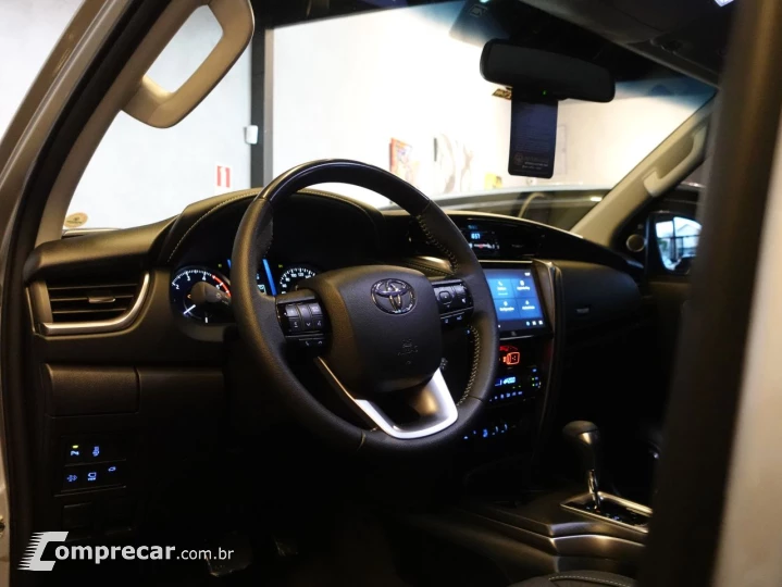 Hilux SW4 2.8 16V 4P SRX PLATINUM 4X4 7 LUGARES TURBO DIESEL