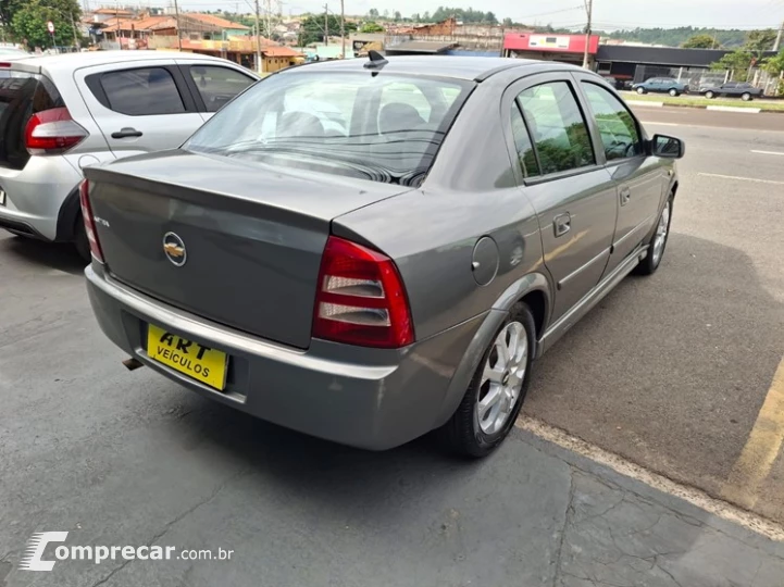 ASTRA 1.8 MPFI Comfort Sedan 8V