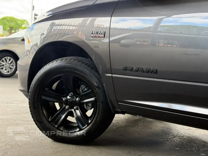CLASSIC LARAMIE NIGHT ED. 5.7 4X4 Aut.