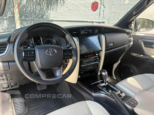 HILUX SW4 - 2.8 D-4D TURBO DIAMOND 7L 4X4 AUTOMÁTICO