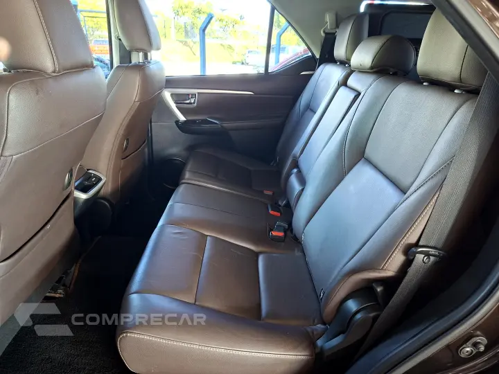 HILUX SW4 2.8 D-4d Turbo SRX 7L 4X4