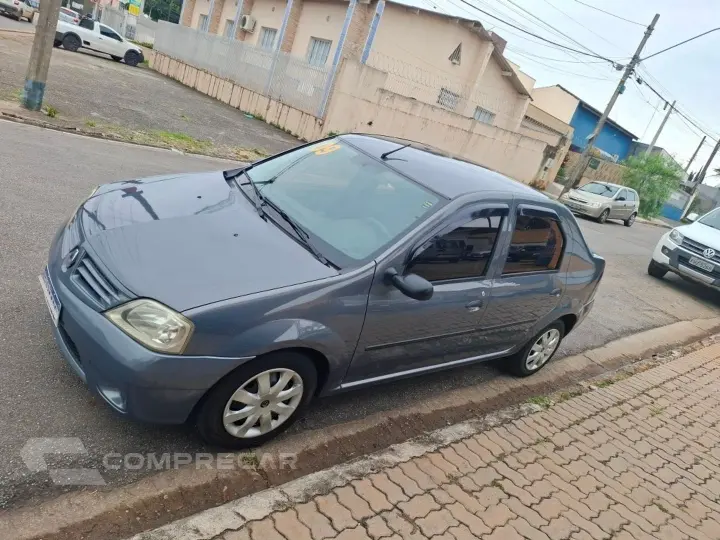 Logan 1.6 Expression 8V Flex 4P Manual