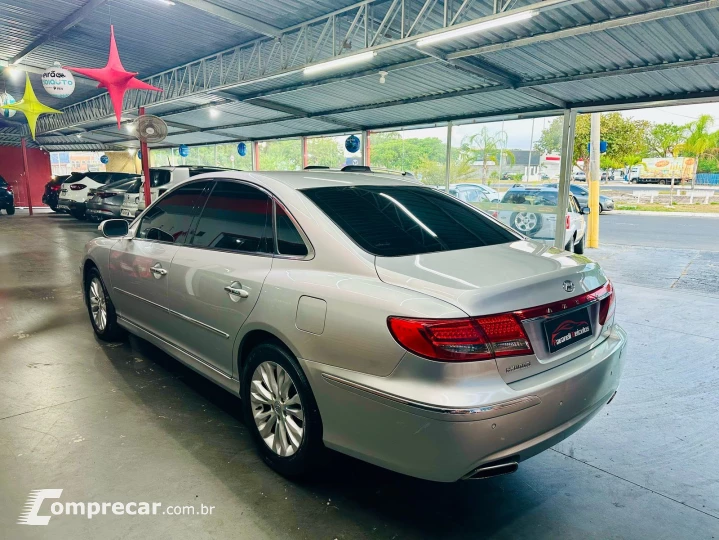 AZERA 3.3 MPFI GLS Sedan V6 24V
