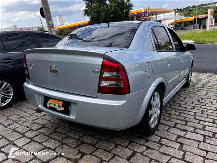 ASTRA 2.0 MPFI Advantage Sedan 8V