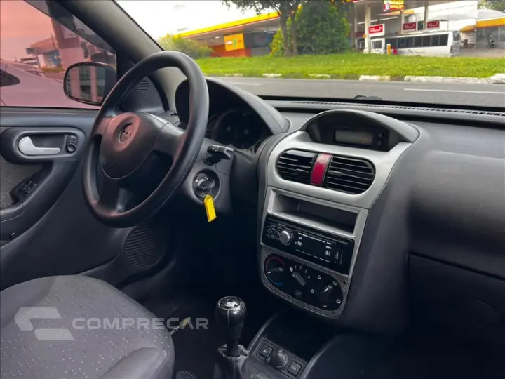 CORSA 1.4 MPFI Premium Sedan 8V