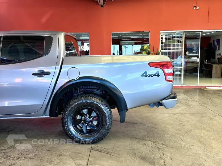 L200 TRITON 2.4 16V TURBO DIESEL OUTDOOR GLS CD 4X4 AUTOMÁTI