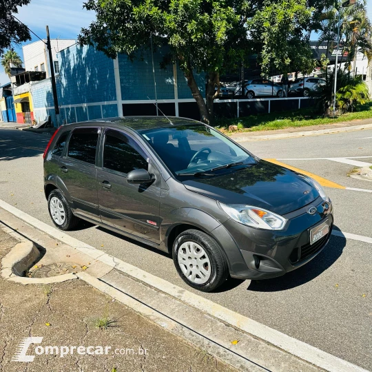 FIESTA 1.6 MPI Class Hatch 8V