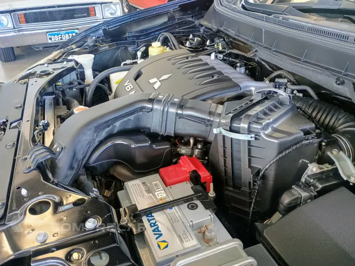 OUTLANDER 3.0 4X4 V6 24V