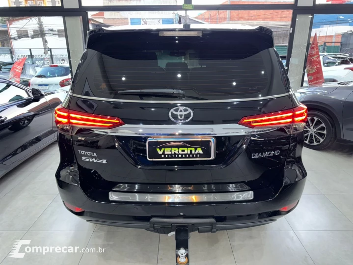 HILUX SW4 2.8 D-4d Turbo Diamond 7L