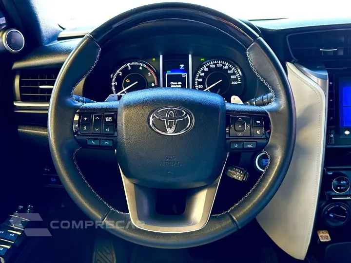 HILUX SW4 2.8 D-4D TURBO DIESEL DIAMOND 7L 4X4 AUTOMÁTICO