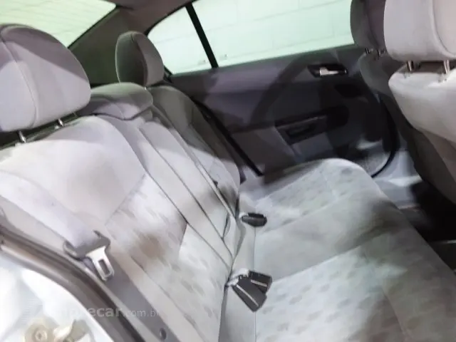 VECTRA SEDAN - 2.0 MPFI ELEGANCE 8V 4P MANUAL