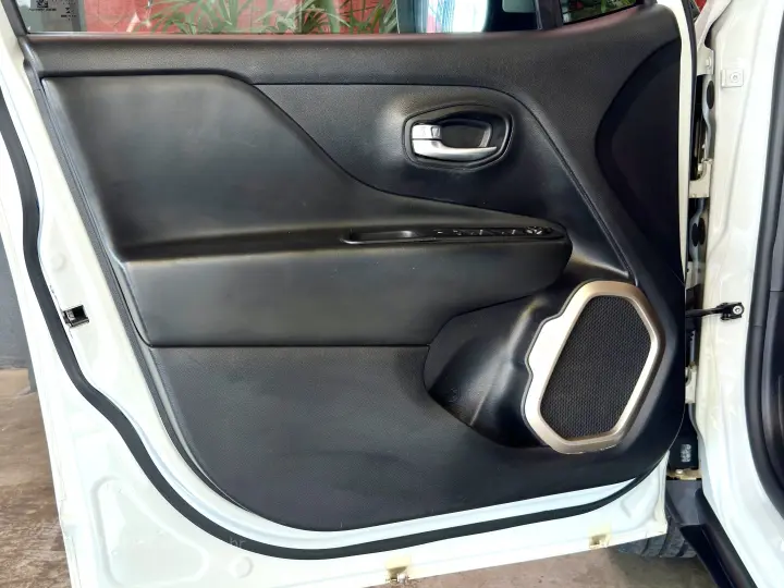 RENEGADE 1.8 16V FLEX LONGITUDE 4P AUTOMÁTICO