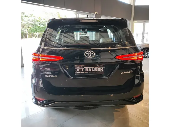 HILUX SW4 2.8 D-4D TURBO DIESEL DIAMOND 7L 4X4 AUTOMÁTICO