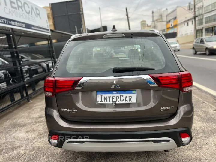 OUTLANDER 2.2 Mivec Di-d Hpe-s AWD