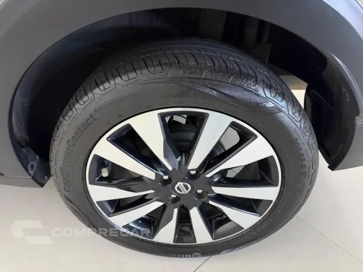 KICKS SV CVT
