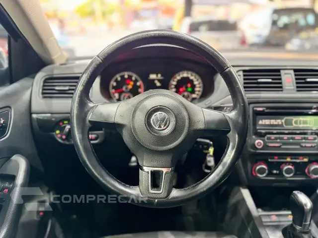JETTA - 2.0 COMFORTLINE 4P MANUAL