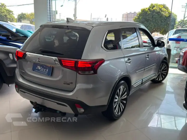 OUTLANDER HPE-S 2.2 Diesel 4x4 Aut.