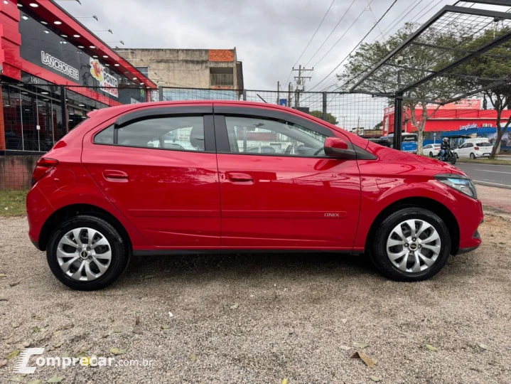 Onix Hatch 1.4 4P FLEX LT AUTOMÁTICO
