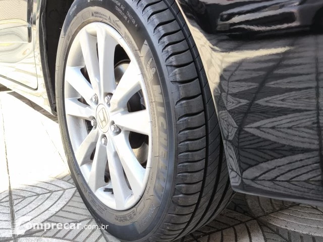 CIVIC - 1.8 LXS 16V 4P AUTOMÁTICO