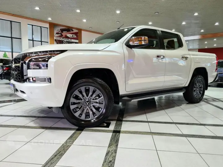 TRITON HPE-S 2.4 CD 4x4 TB DIESEL AUT.
