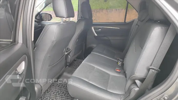 HILUX SW4 2.8 D-4D TURBO DIESEL SRX 4X4 AUTOMÁTICO