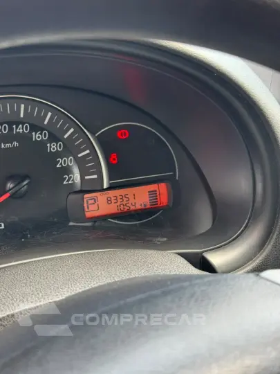 Nissan March 1.6 SV automático