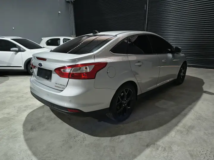 FOCUS 2.0 Titanium Sedan 16V