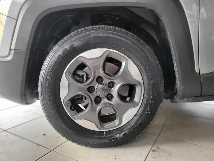 RENEGADE Renegade1.8 4x2 Flex 16V Aut.