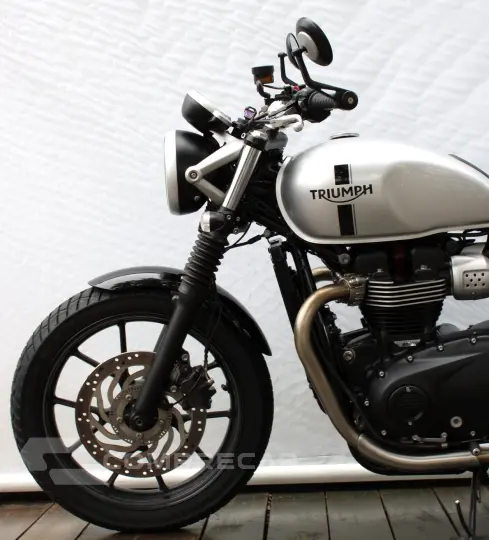 TRIUMPH STREET TWIN