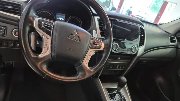 L200 TRITON 2.4 16V Turbo Sport Hpe-s CD 4X4