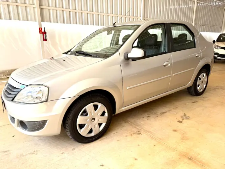 renault logan expression Hi-flex 1.6 8v 4p 2013