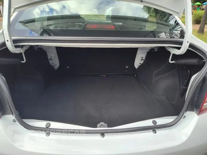 LOGAN 1.6 16V SCE ZEN