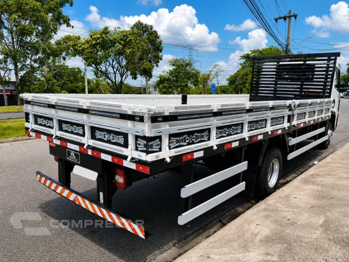 Delivery 11.180 Prime + Carroceria Madeira