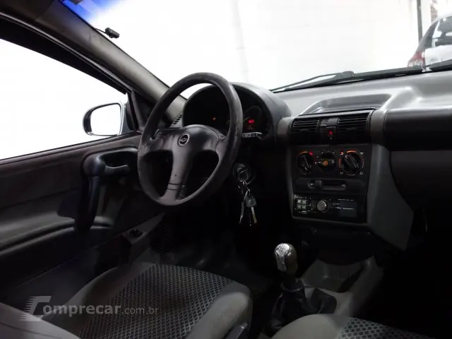 CLASSIC - 1.0 MPFI VHCE 8V 4P MANUAL