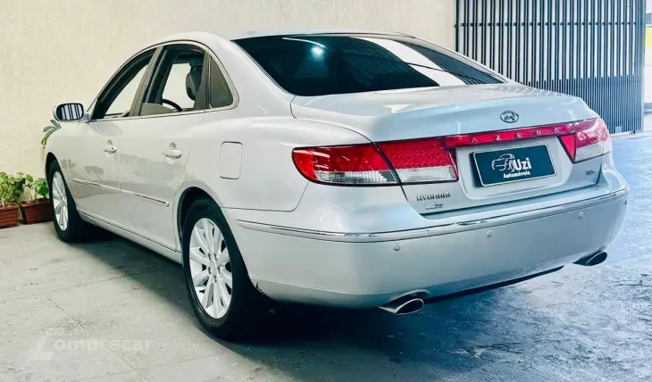 AZERA 3.3 MPFI GLS Sedan V6 24V