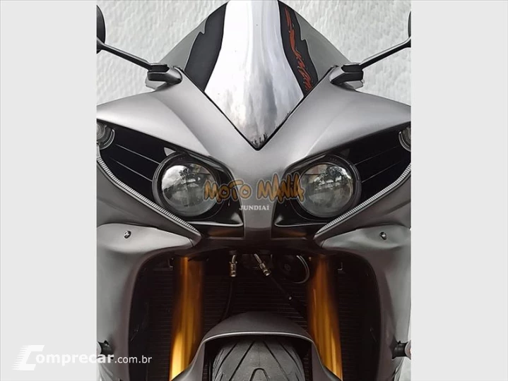 YZF R1