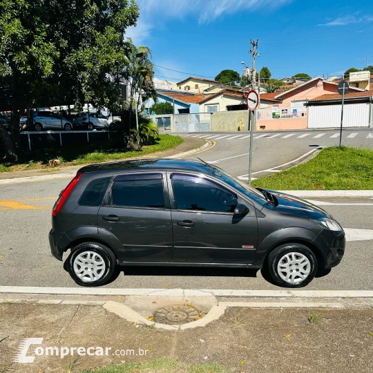 FIESTA 1.6 MPI Class Hatch 8V