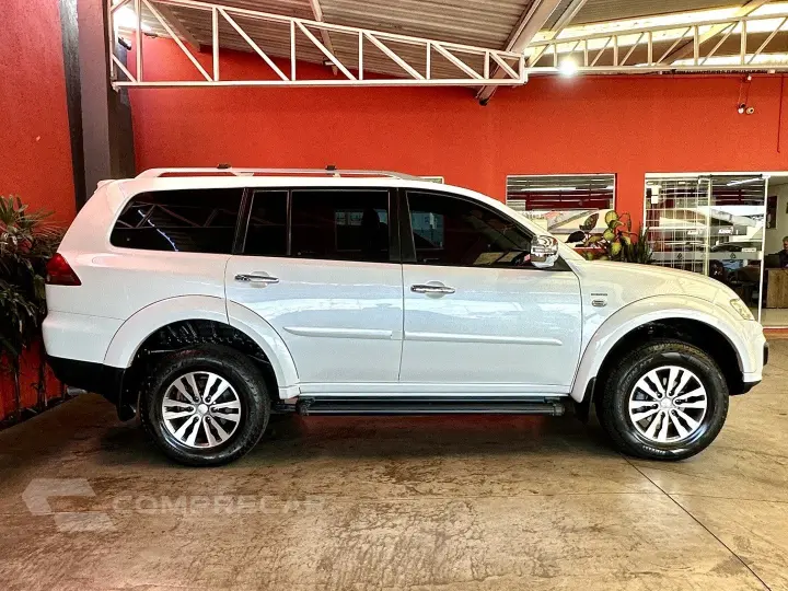 PAJERO 3.5 HPE 4X4 7 LUGARES V6 24V FLEX 4P AUTOMÁTICO