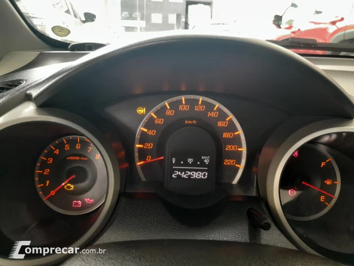 Fit 1.4 16V 4P LX FLEX