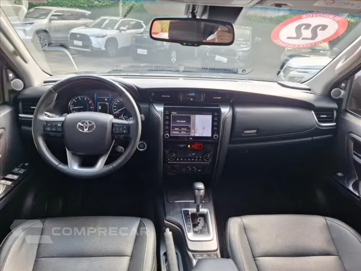 HILUX SW4 2.8 D-4D TURBO DIESEL SRX 7L 4X4 AUTOMÁ