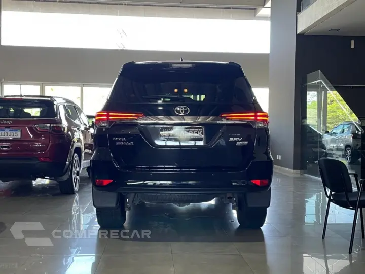 HILUX SW4 2.7 SRV 7 LUGARES 4X2 16V FLEX 4P AUTOMÁTICO